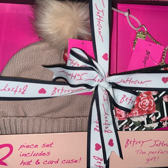 BNIB Betsey Johnson gift set - Picture 1 of 2
